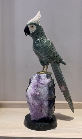 Emerald-Green Cockatoo Hand-Carved in Serpentinite, Black Onyx, and Dolomite on a Raw Amethyst Druse (Size L)
