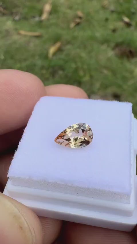Natural Imperial Topaz Pear Cut - 0.86 cts (8.06 x 5.07 mm)